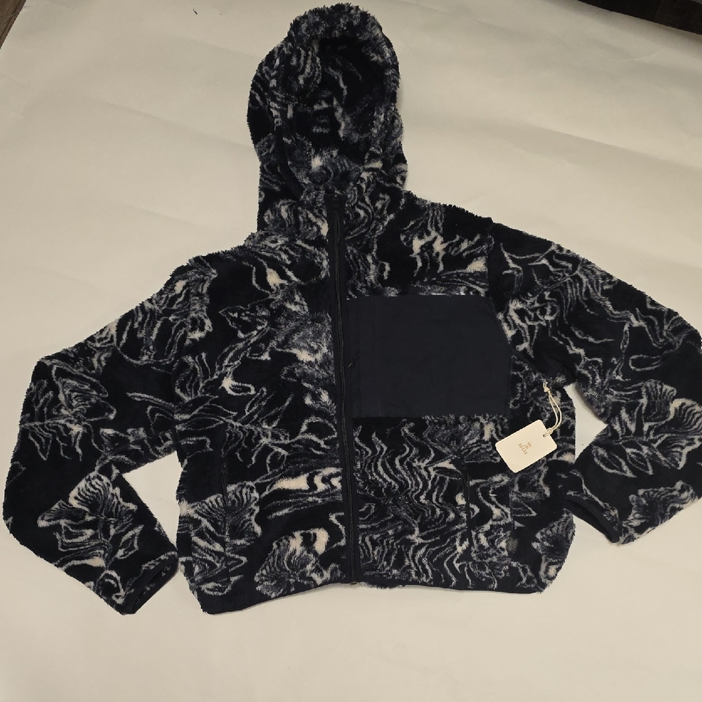 NWT Women's XL "Rambler Fleece"  By Roark. Colorway is Dark Navy.